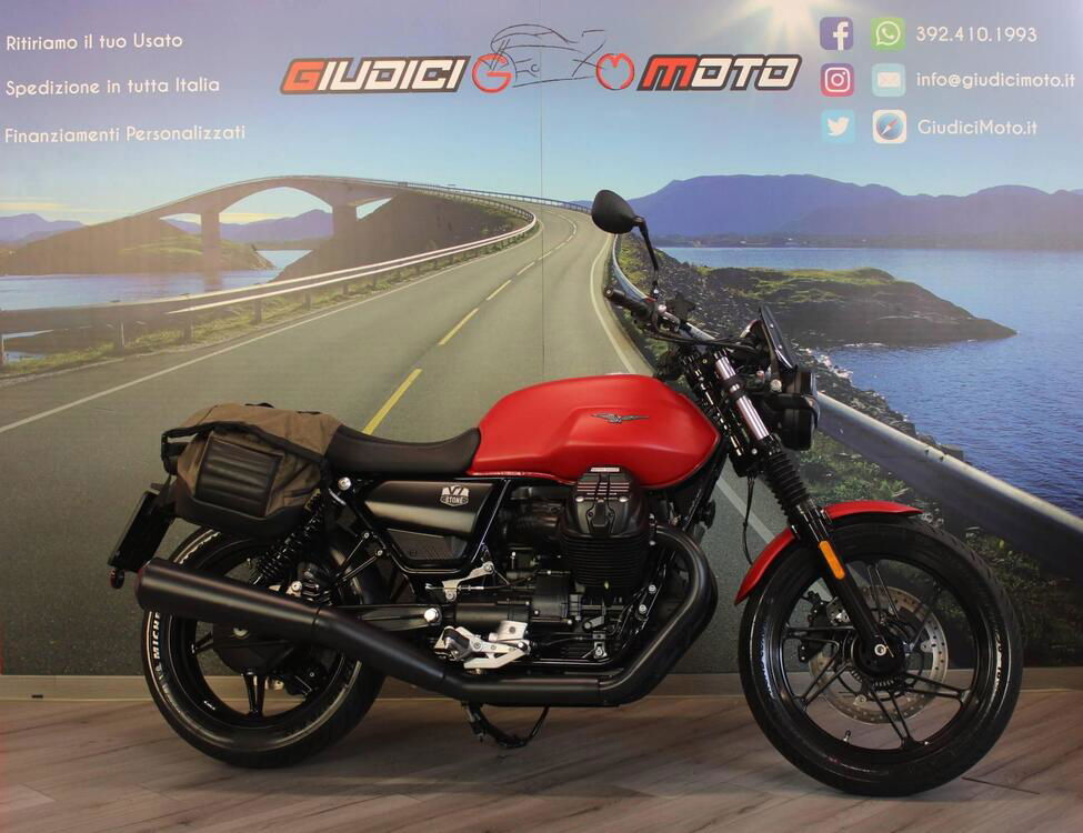 Moto Guzzi V7 Stone (2021 - 24)