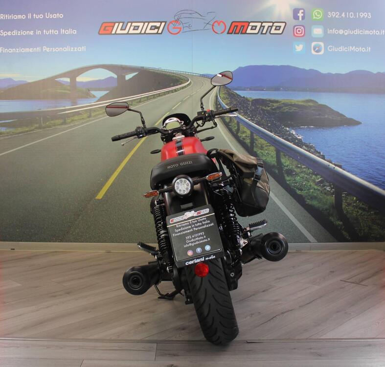 Moto Guzzi V7 Stone (2021 - 24) (4)