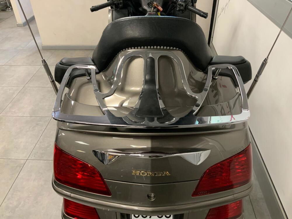 Honda GL 1800 Gold Wing (2000 - 05) (2)