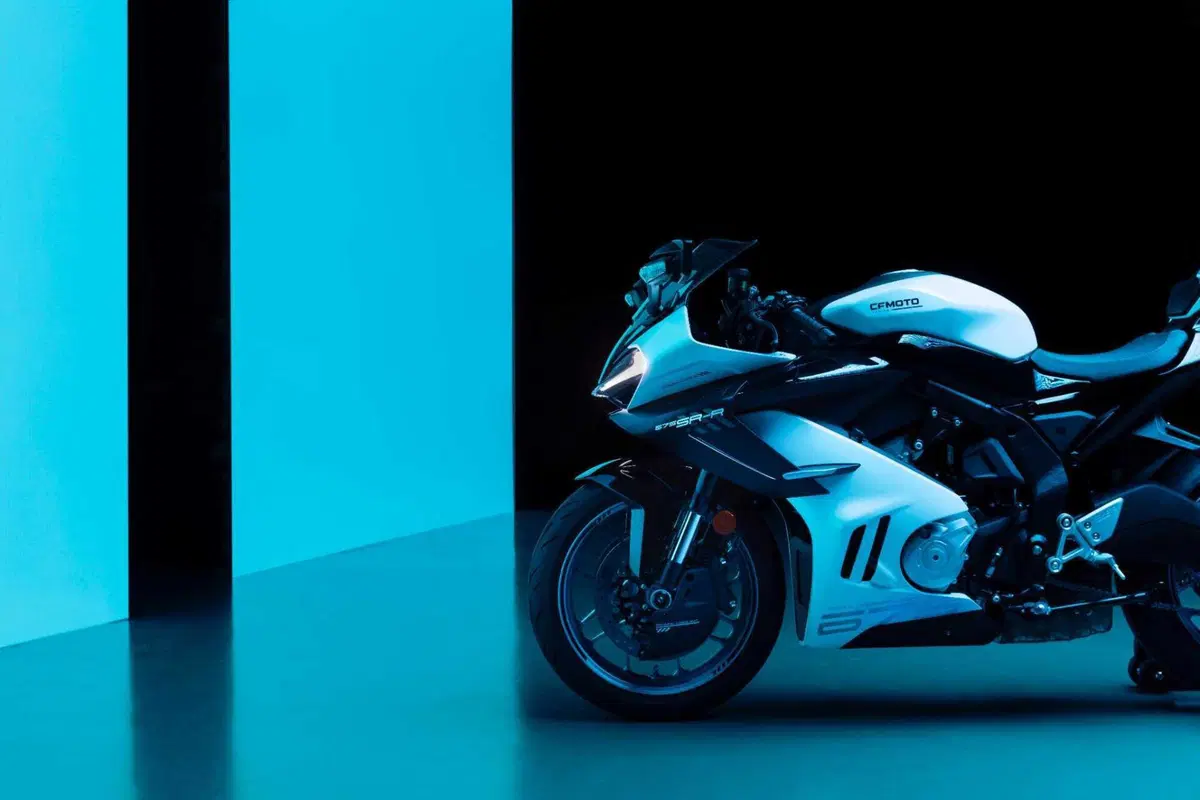 CFMOTO 675 SR-R: ecco la 3 cilindri cinese! Scopriamola da vicino: caratteristiche tecniche e dotazione [VIDEO] (4)