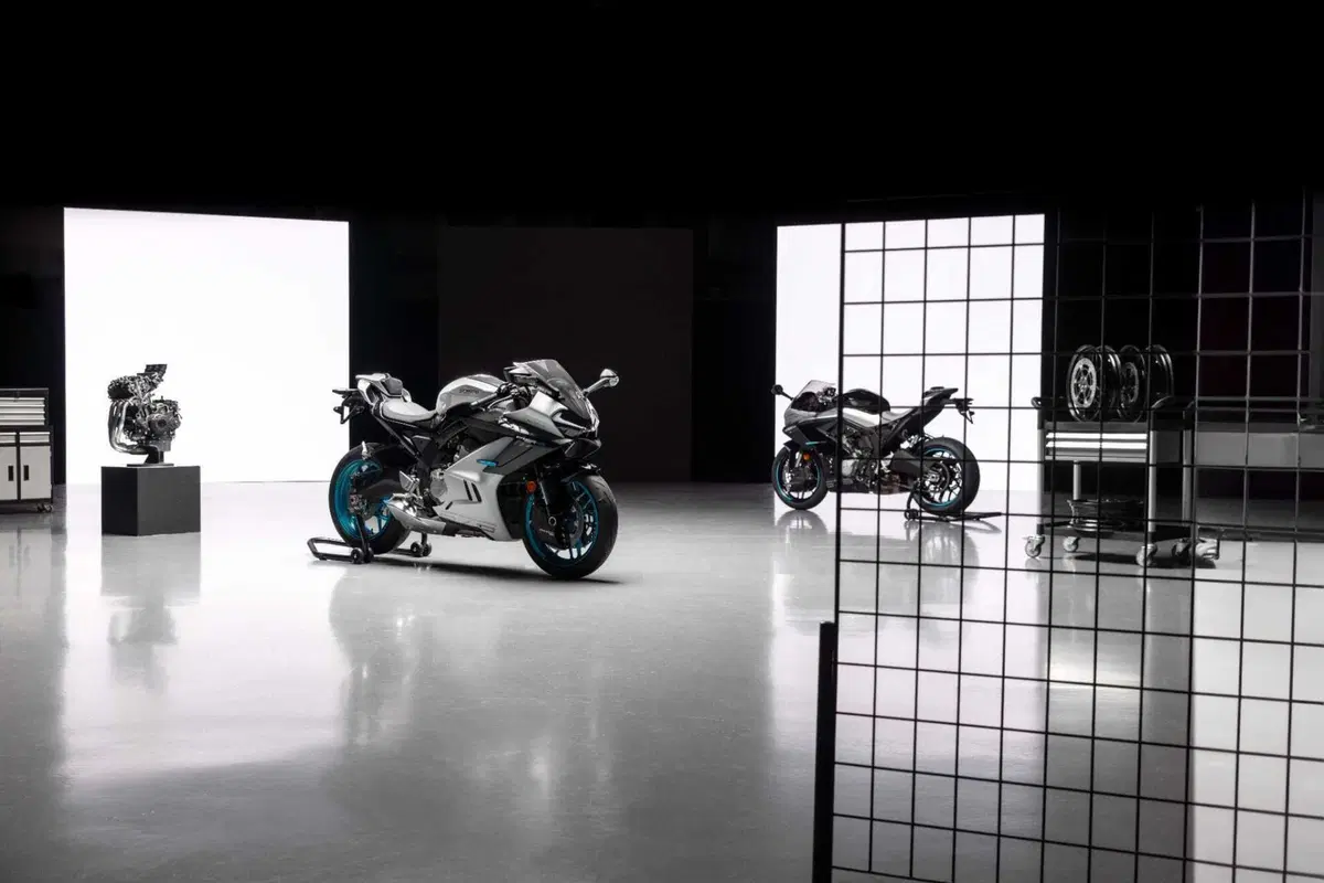 CFMOTO 675 SR-R: ecco la 3 cilindri cinese! Scopriamola da vicino: caratteristiche tecniche e dotazione [VIDEO] (5)