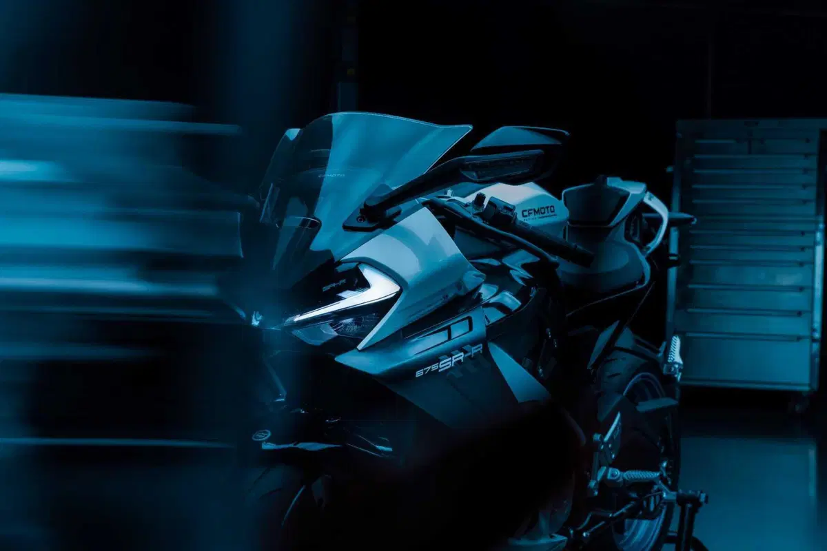 CFMOTO 675 SR-R: ecco la 3 cilindri cinese! Scopriamola da vicino: caratteristiche tecniche e dotazione [VIDEO] (8)