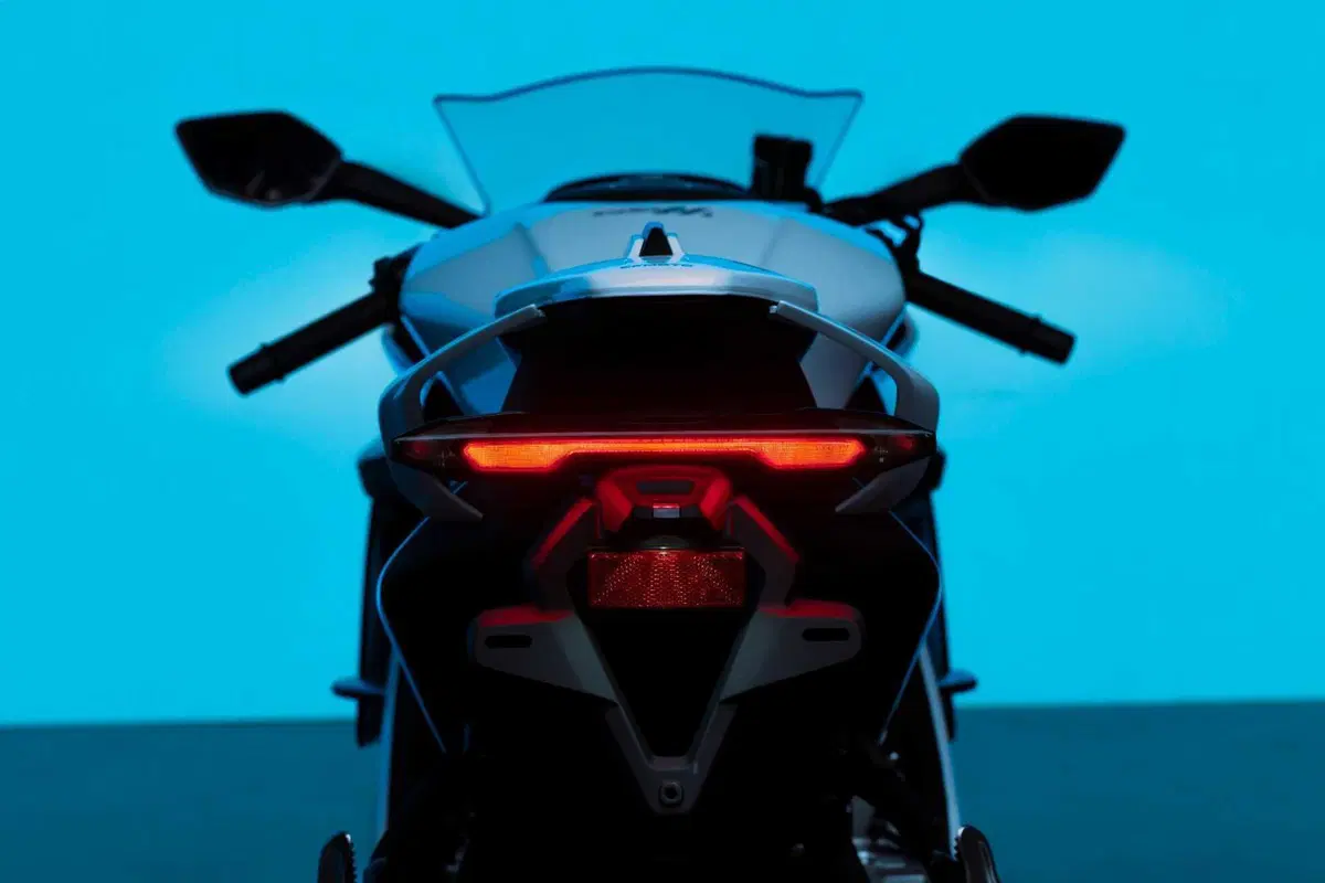 CFMOTO 675 SR-R: ecco la 3 cilindri cinese! Scopriamola da vicino: caratteristiche tecniche e dotazione [VIDEO] (10)