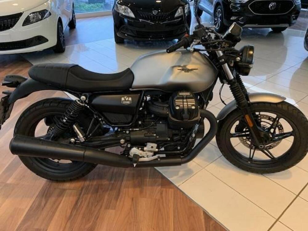 Moto Guzzi V7 Stone (2021 - 25)