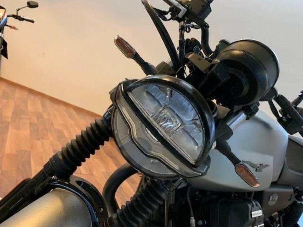 Moto Guzzi V7 Stone (2021 - 24) (3)