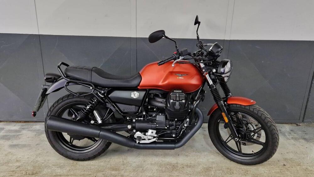 Moto Guzzi V7 Stone (2021 - 24) (4)