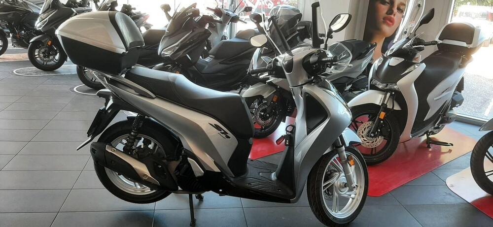 Honda SH 150 i (2017 - 19) (4)