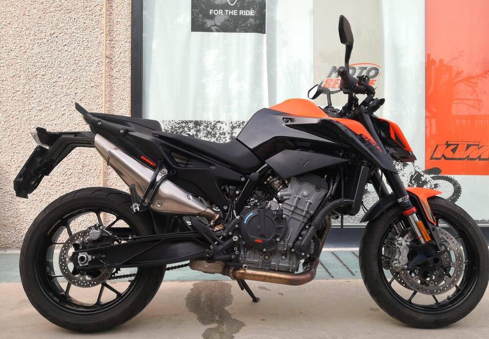 KTM 890 Duke L (2021)