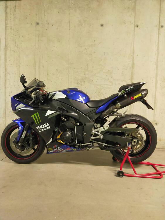 Yamaha YZF R1 (2009 - 11) (2)