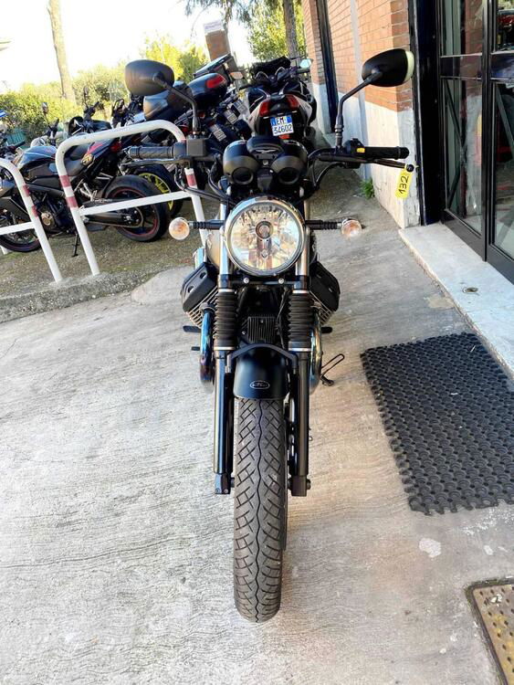 Moto Guzzi V7 II Stone (2015 - 17) (3)