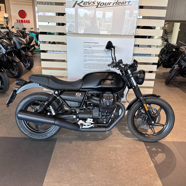 Moto Guzzi V7 Stone (2021 - 24)