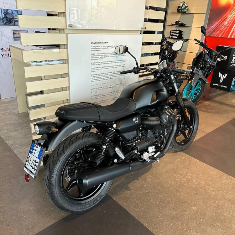 Moto Guzzi V7 Stone (2021 - 24) (5)