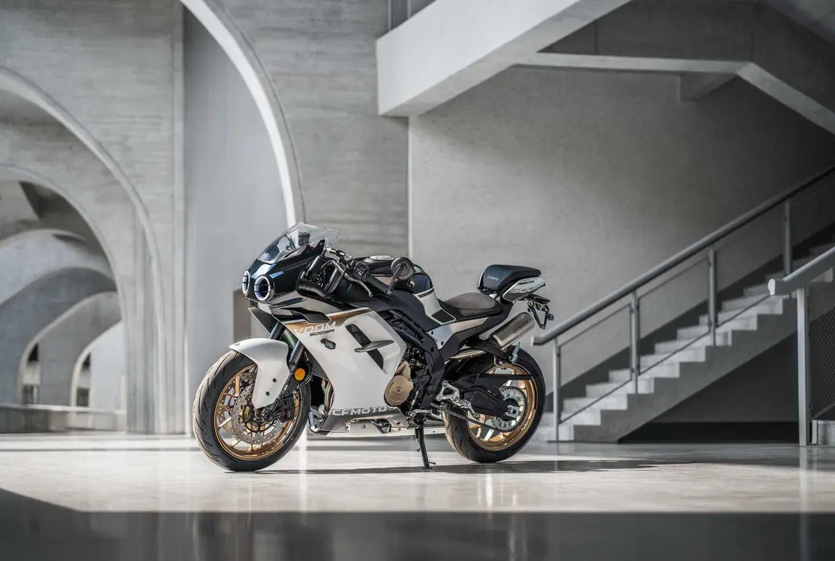 CFMOTO VOOM 500 SR: la sportiva 4 cilindri da 80 CV e 5.000€. Arriverà in Europa? [VIDEO E GALLERY] (2)