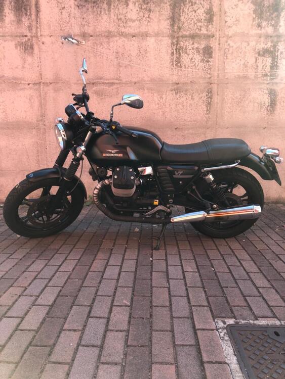 Moto Guzzi V7 Stone (2012 - 15)