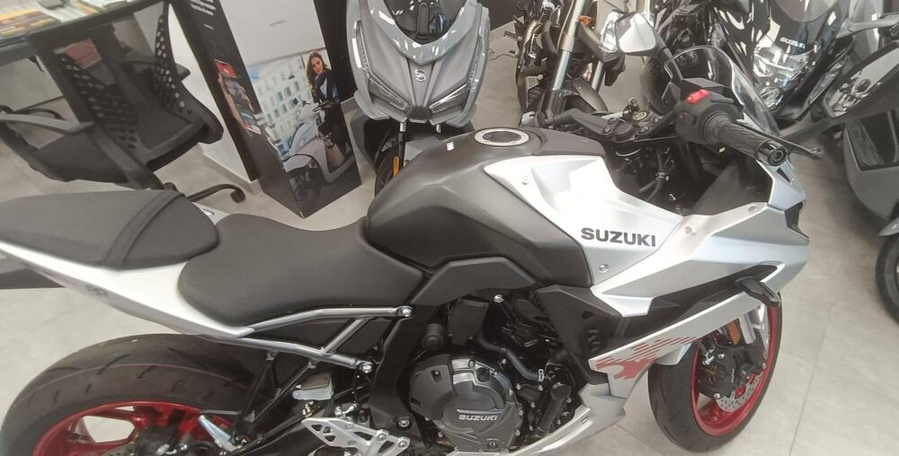 Suzuki GSX-8R (2024) (5)