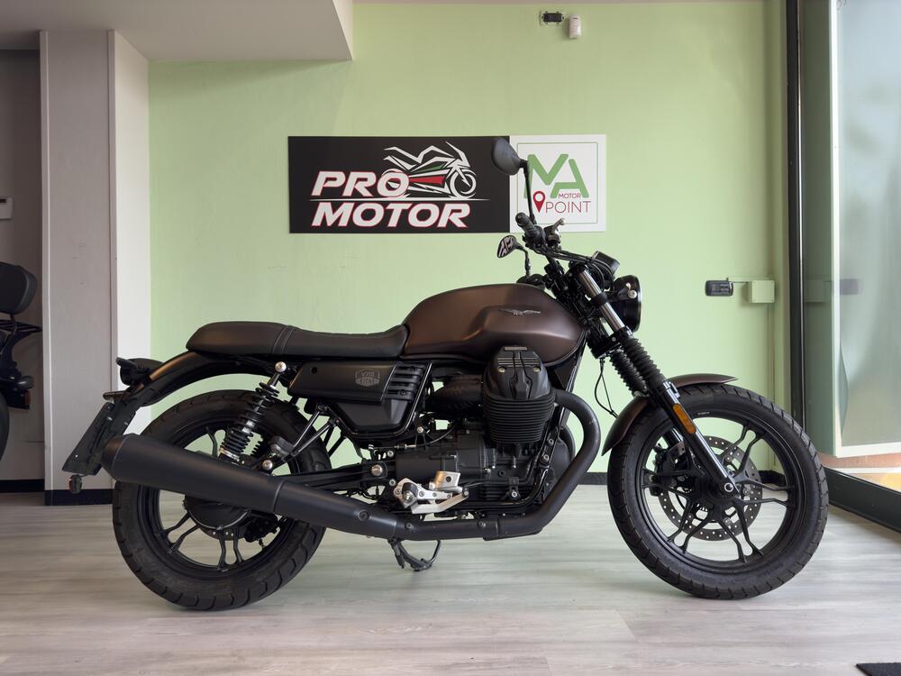 Moto Guzzi V7 III Stone (2017 - 20) (2)