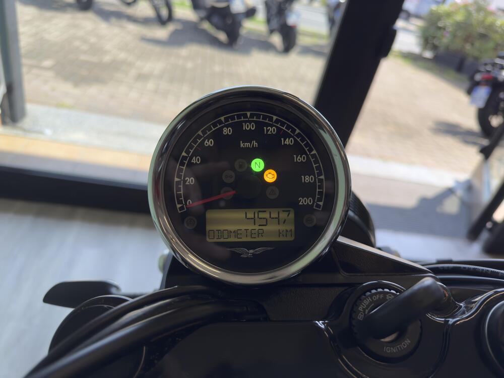 Moto Guzzi V7 III Stone (2017 - 20) (3)