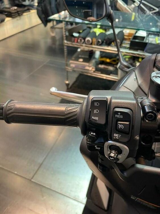 Yamaha T-Max 560 Tech Max (2022 - 24) (4)