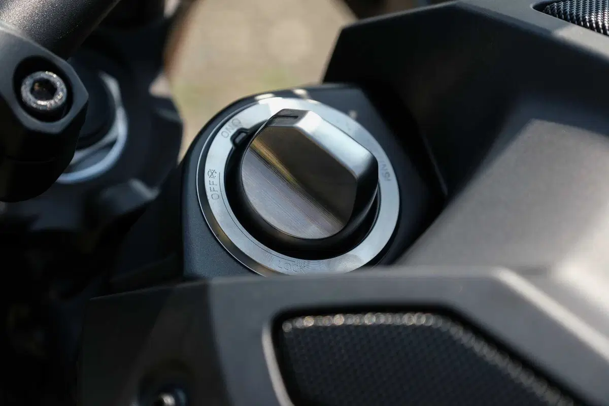 Yamaha MT-09 SP 2024 TEST: ancora più Hooligan. Come va, Pro e Contro, la prova su strada [VIDEO E GALLERY] (5)