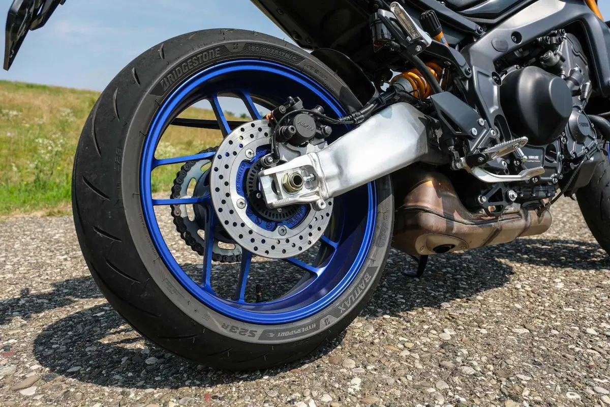 Yamaha MT-09 SP 2024 TEST: ancora più Hooligan. Come va, Pro e Contro, la prova su strada [VIDEO E GALLERY] (9)