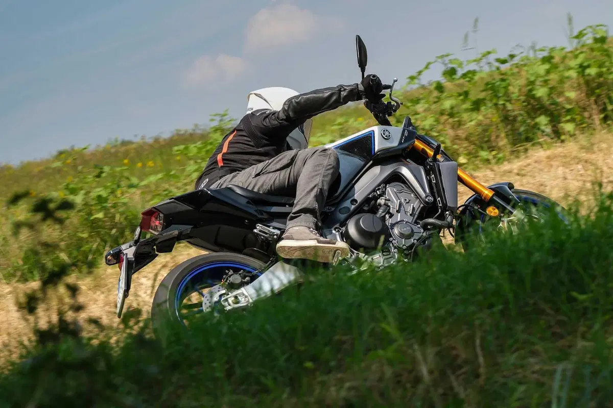 Yamaha MT-09 SP 2024 TEST: ancora più Hooligan. Come va, Pro e Contro, la prova su strada [VIDEO E GALLERY] (14)