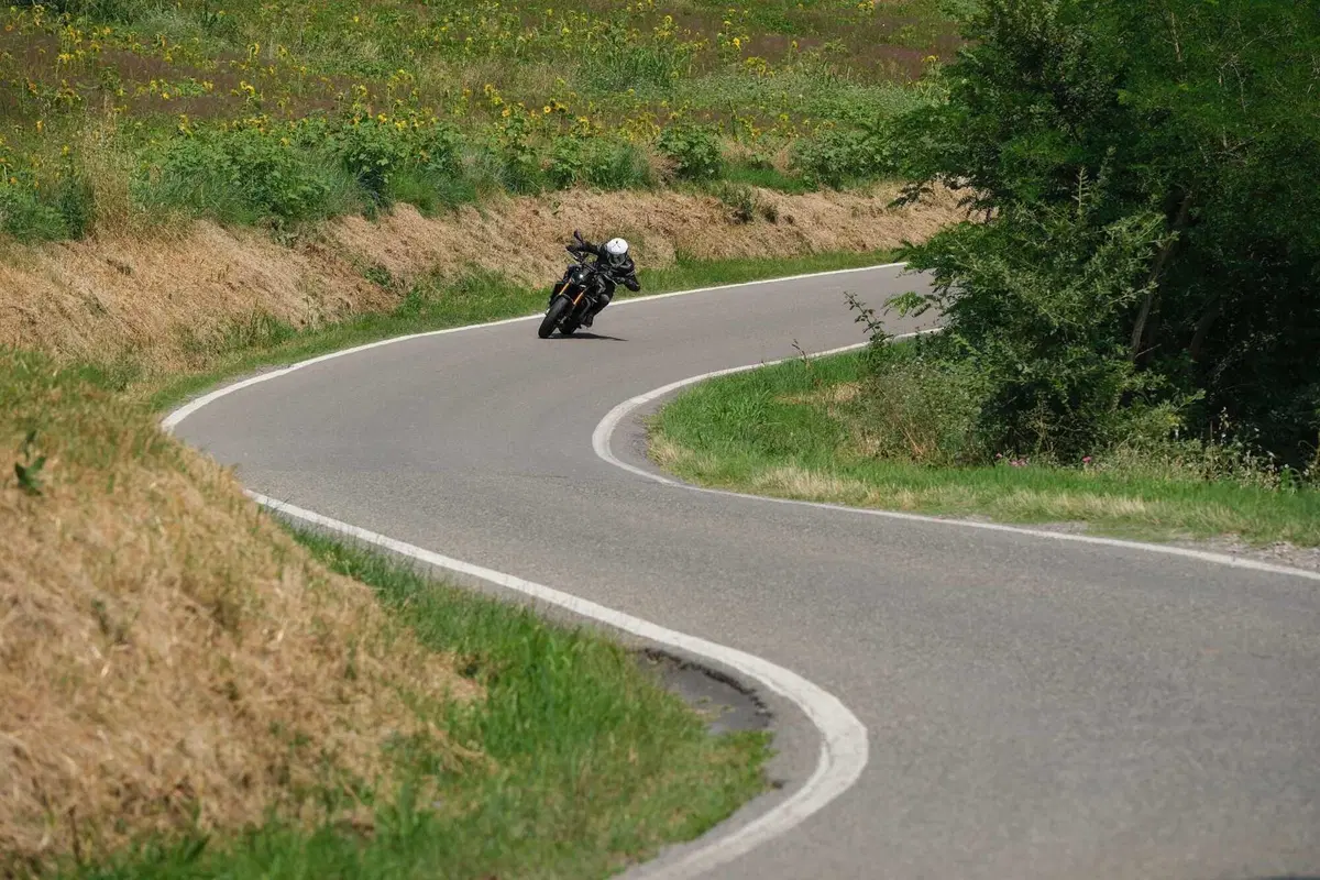 Yamaha MT-09 SP 2024 TEST: ancora più Hooligan. Come va, Pro e Contro, la prova su strada [VIDEO E GALLERY] (18)