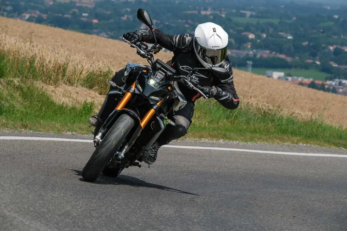 Yamaha MT-09 SP 2024 TEST: ancora più Hooligan. Come va, Pro e Contro, la prova su strada [VIDEO E GALLERY] (21)