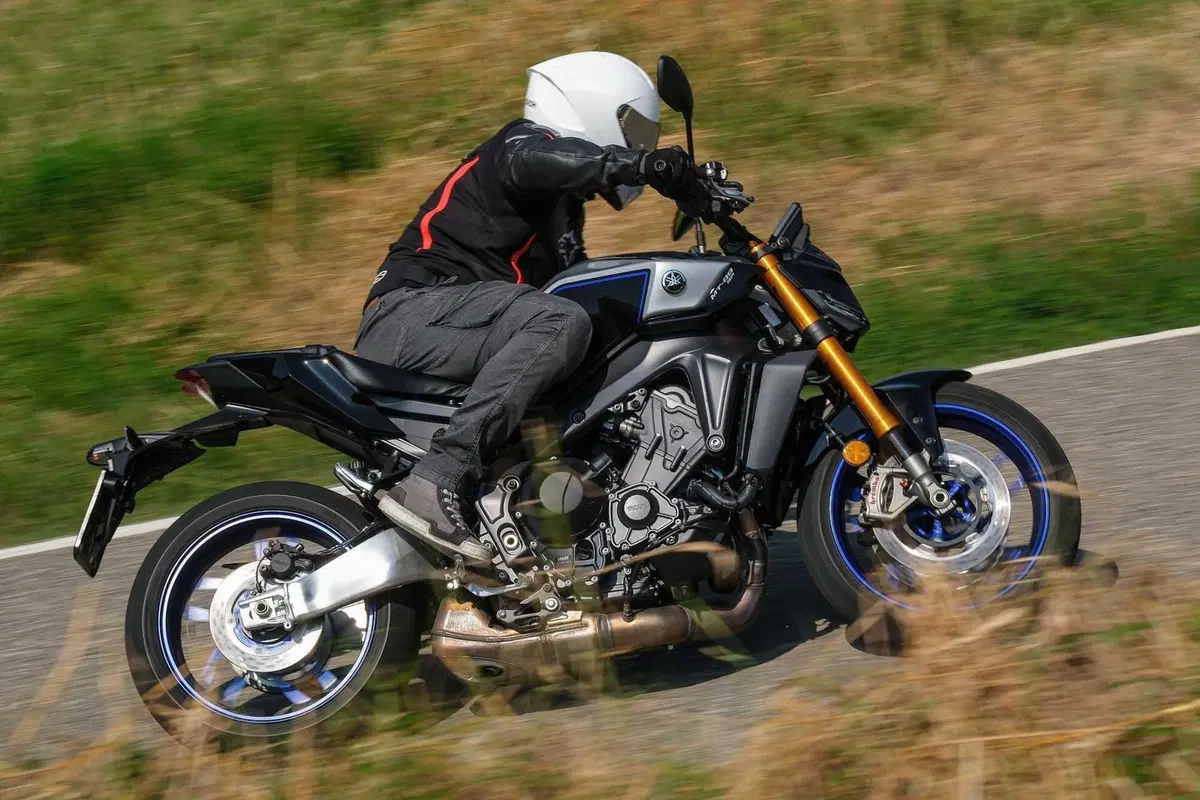 Yamaha MT-09 SP 2024 TEST: ancora più Hooligan. Come va, Pro e Contro, la prova su strada [VIDEO E GALLERY] (25)