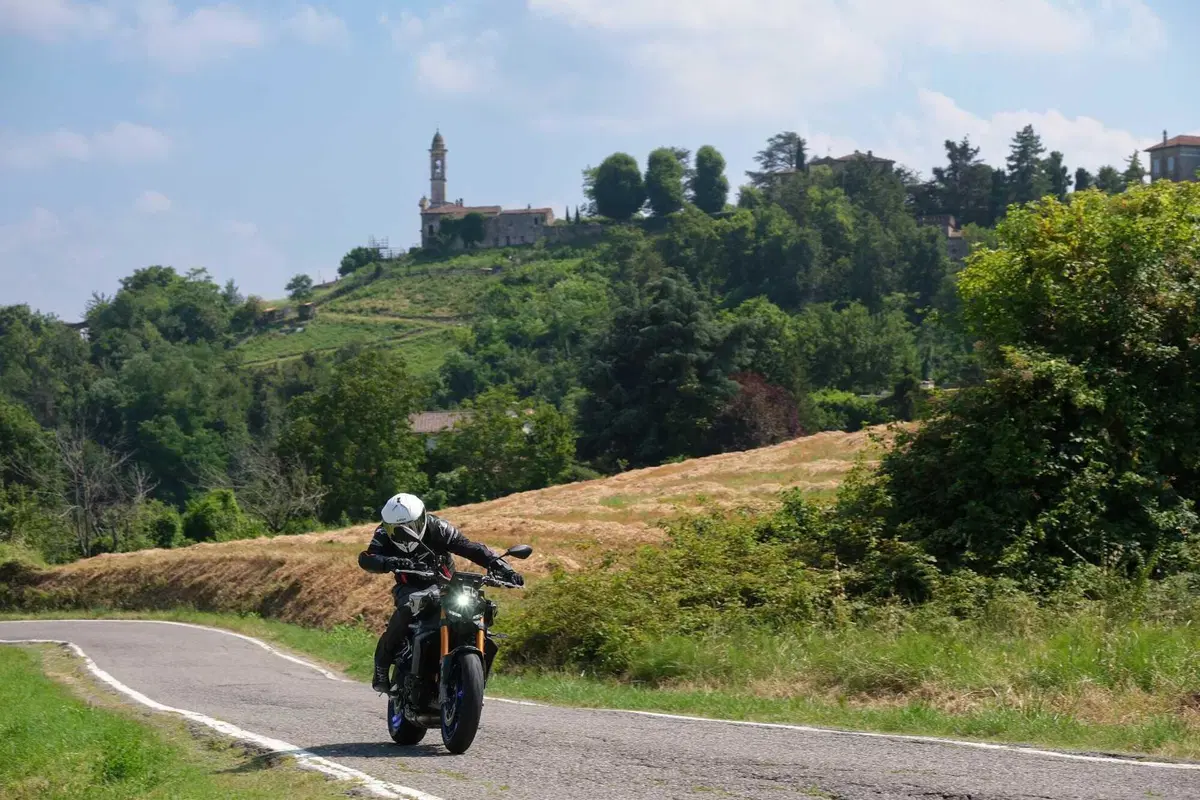 Yamaha MT-09 SP 2024 TEST: ancora più Hooligan. Come va, Pro e Contro, la prova su strada [VIDEO E GALLERY] (28)