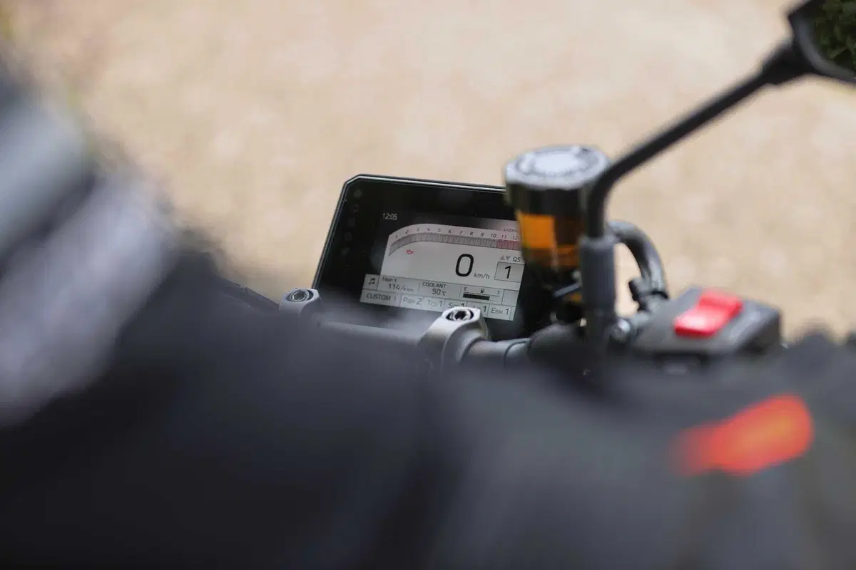 Yamaha MT-09 SP 2024 TEST: ancora più Hooligan. Come va, Pro e Contro, la prova su strada [VIDEO E GALLERY] (44)