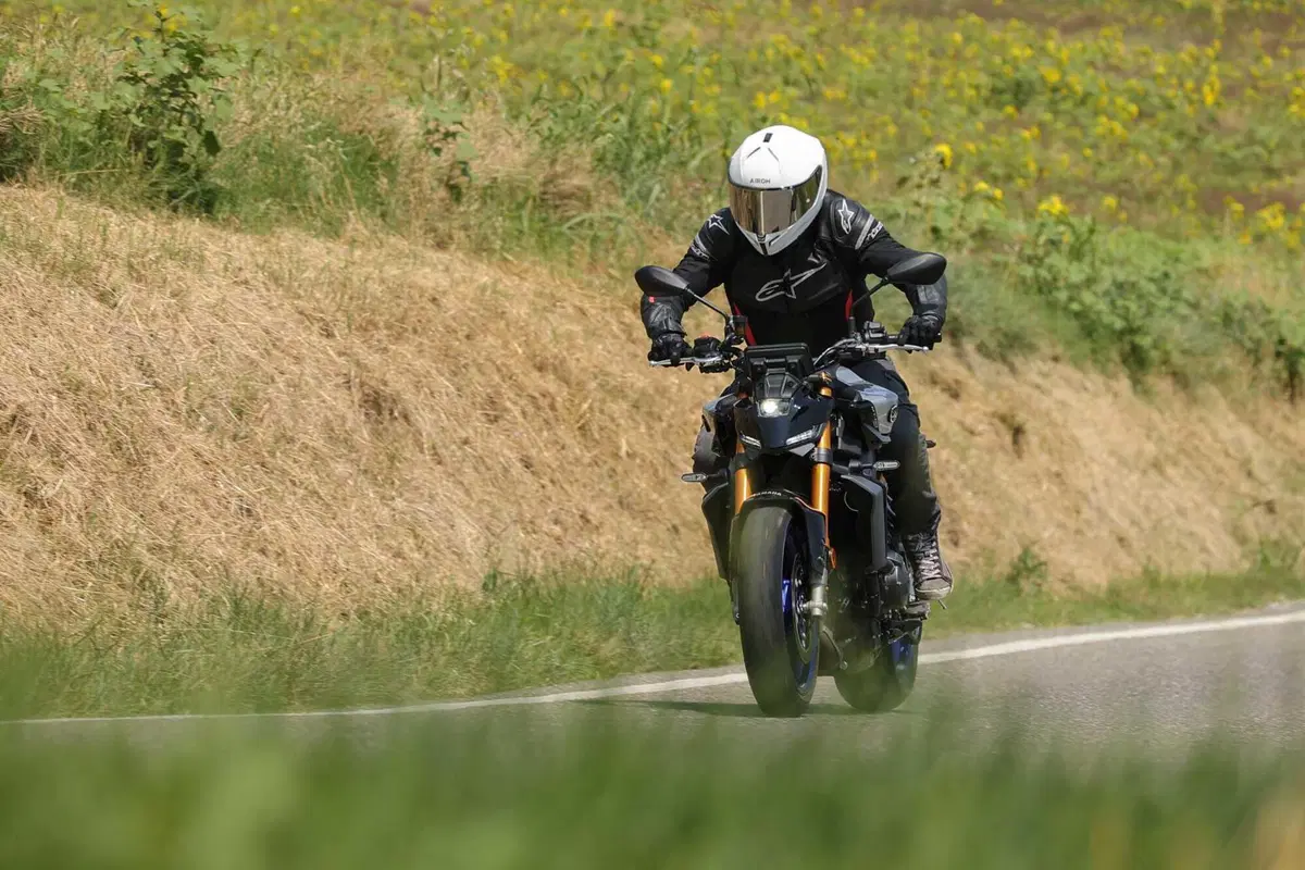 Yamaha MT-09 SP 2024 TEST: ancora più Hooligan. Come va, Pro e Contro, la prova su strada [VIDEO E GALLERY] (46)