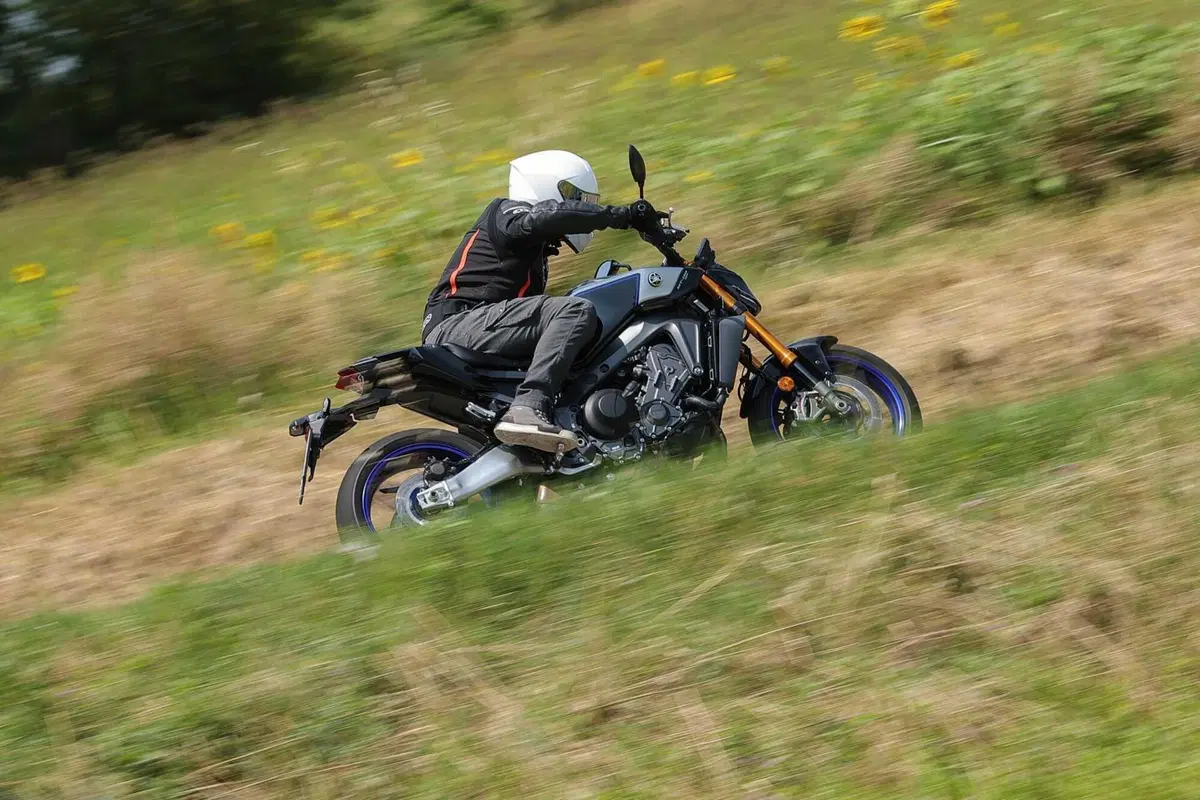 Yamaha MT-09 SP 2024 TEST: ancora più Hooligan. Come va, Pro e Contro, la prova su strada [VIDEO E GALLERY] (47)