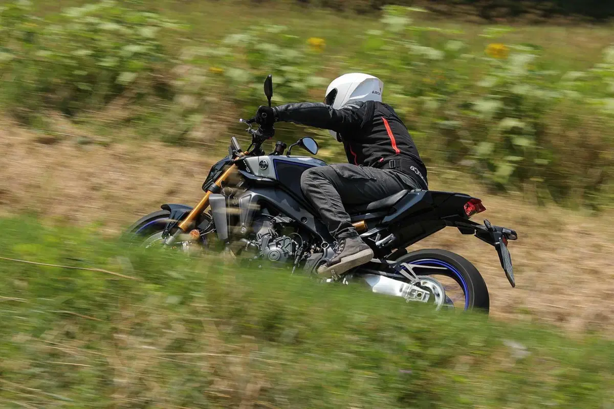 Yamaha MT-09 SP 2024 TEST: ancora più Hooligan. Come va, Pro e Contro, la prova su strada [VIDEO E GALLERY] (48)