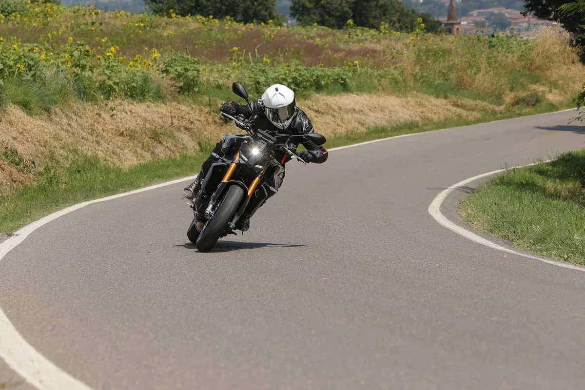 Yamaha MT-09 SP 2024 TEST: ancora più Hooligan. Come va, Pro e Contro, la prova su strada [VIDEO E GALLERY] (49)