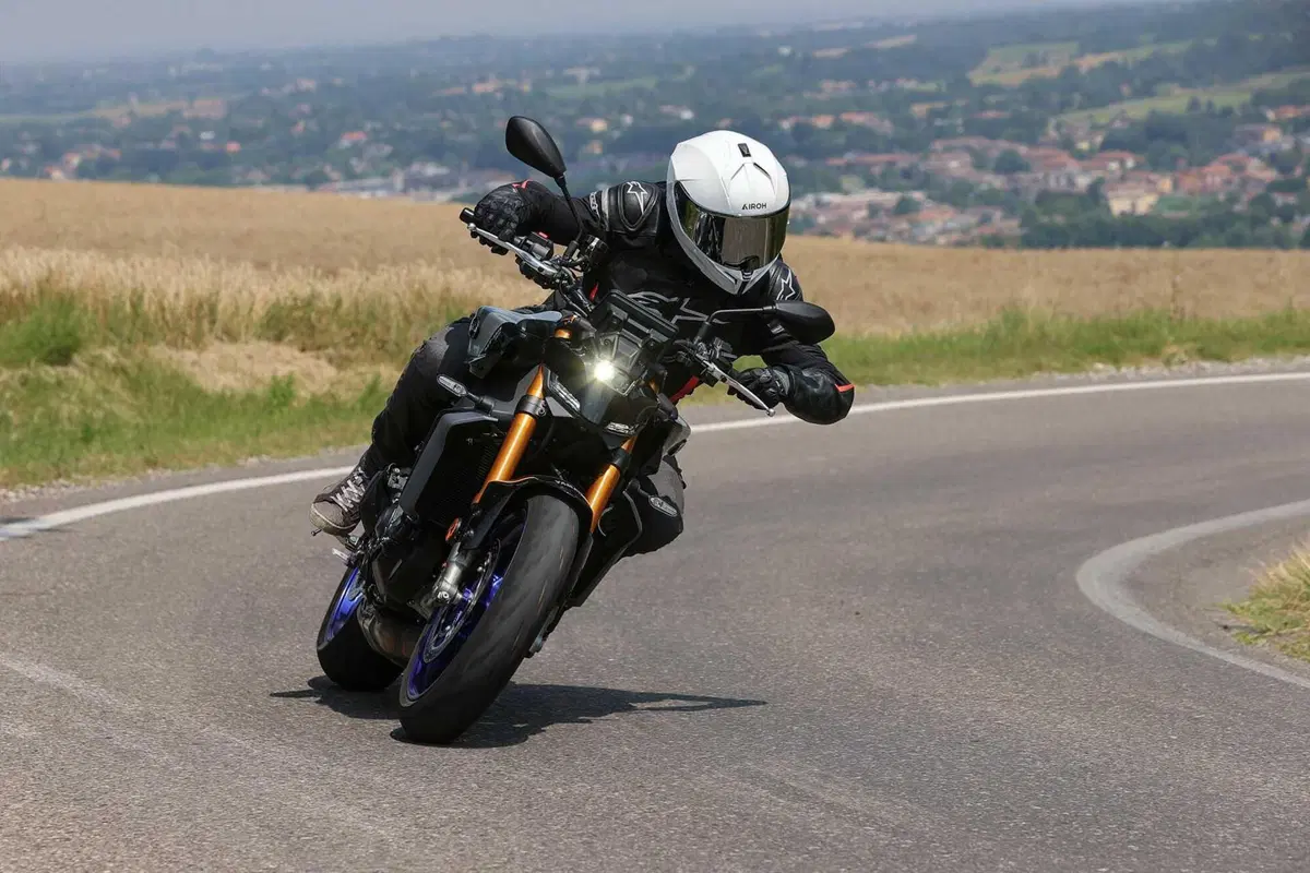 Yamaha MT-09 SP 2024 TEST: ancora più Hooligan. Come va, Pro e Contro, la prova su strada [VIDEO E GALLERY] (50)