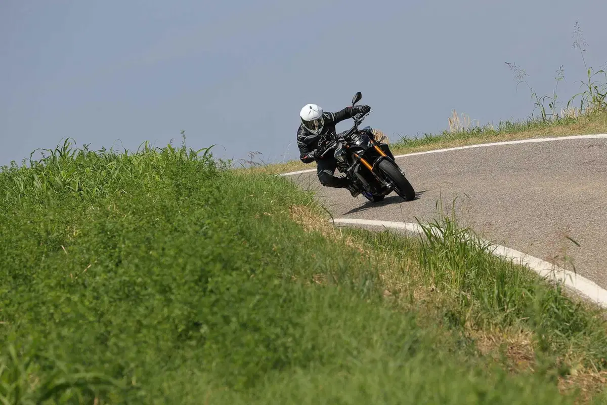 Yamaha MT-09 SP 2024 TEST: ancora più Hooligan. Come va, Pro e Contro, la prova su strada [VIDEO E GALLERY] (54)