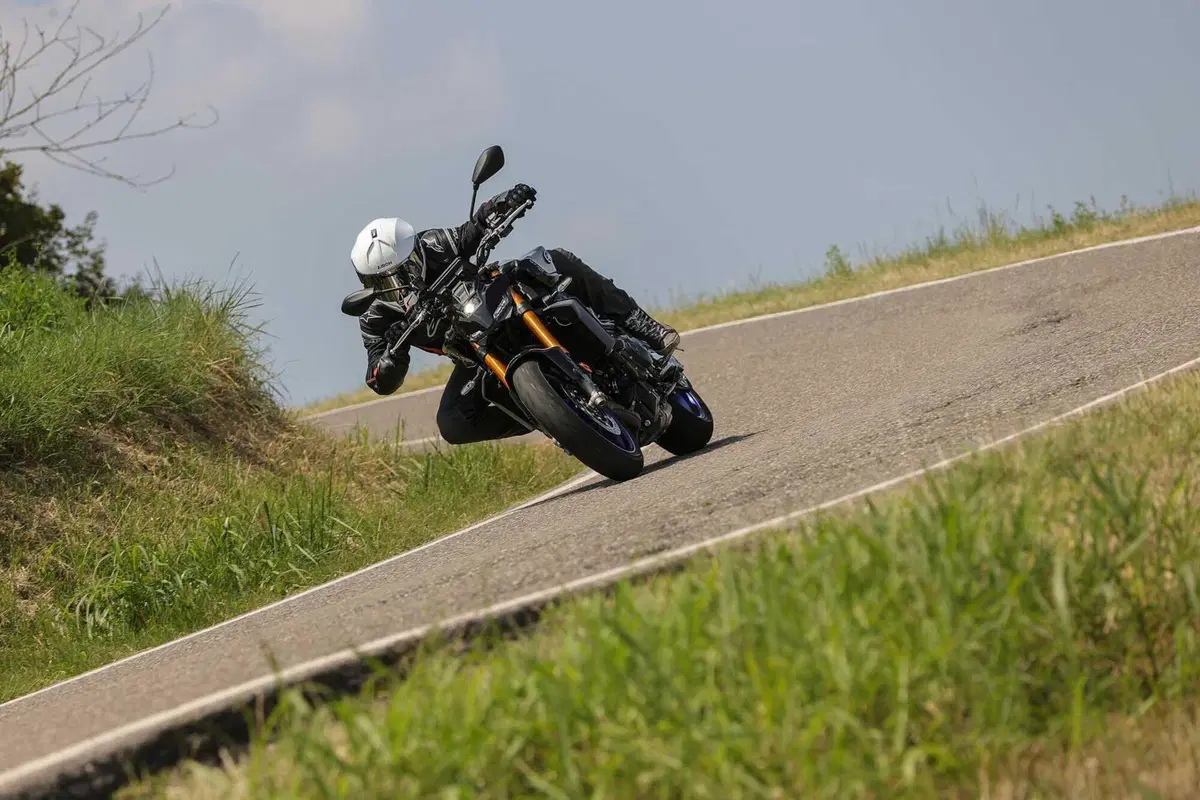 Yamaha MT-09 SP 2024 TEST: ancora più Hooligan. Come va, Pro e Contro, la prova su strada [VIDEO E GALLERY] (55)