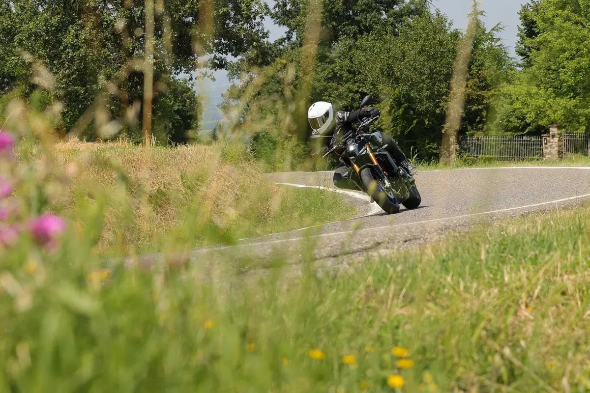 Yamaha MT-09 SP 2024 TEST: ancora più Hooligan. Come va, Pro e Contro, la prova su strada [VIDEO E GALLERY] (56)