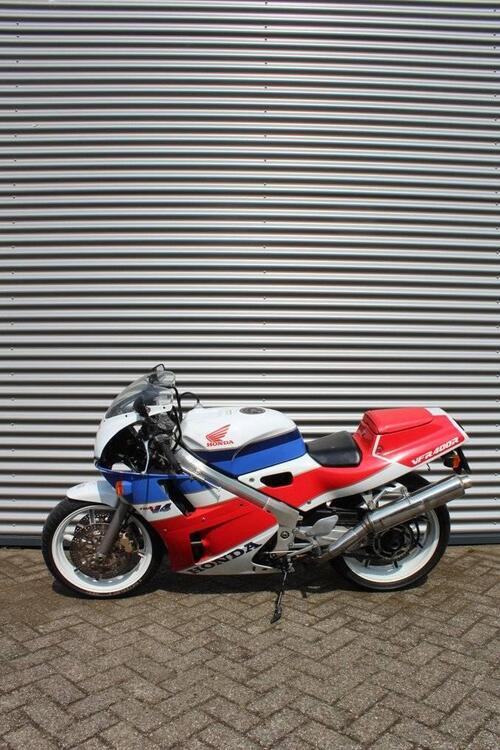 Honda VFR400RR-NC30 (2)