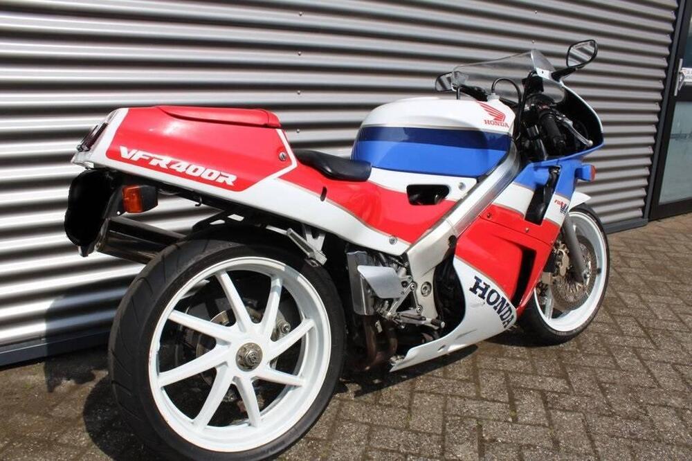 Honda VFR400RR-NC30 (3)