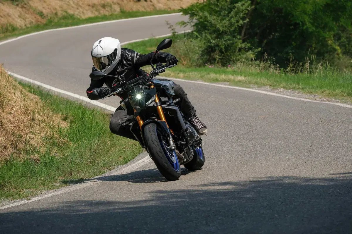Yamaha MT-09 SP 2024 TEST: ancora più Hooligan. Come va, Pro e Contro, la prova su strada [VIDEO E GALLERY] (3)
