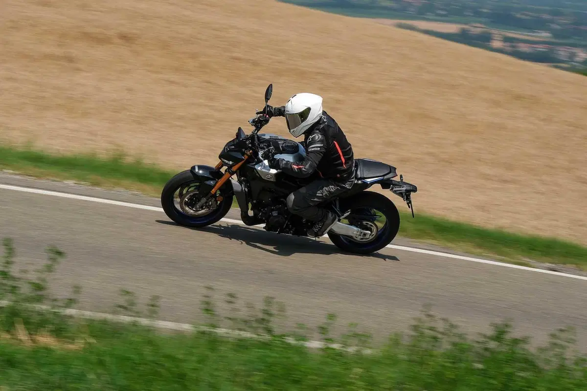 Yamaha MT-09 SP 2024 TEST: ancora più Hooligan. Come va, Pro e Contro, la prova su strada [VIDEO E GALLERY] (5)