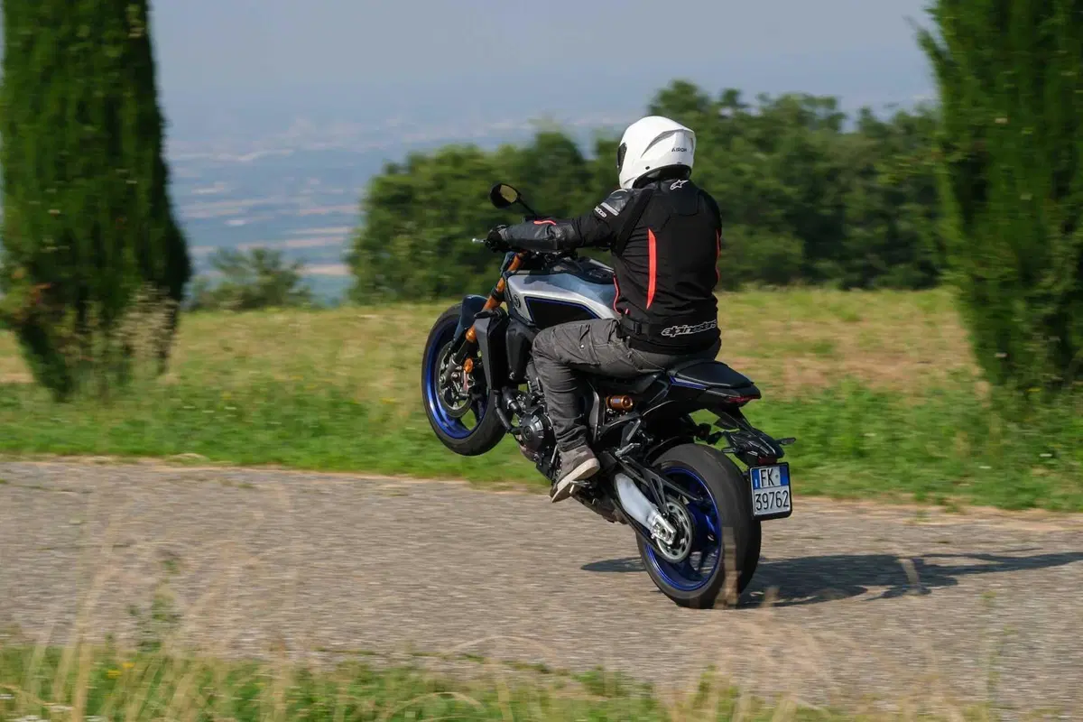Yamaha MT-09 SP 2024 TEST: ancora più Hooligan. Come va, Pro e Contro, la prova su strada [VIDEO E GALLERY] (9)