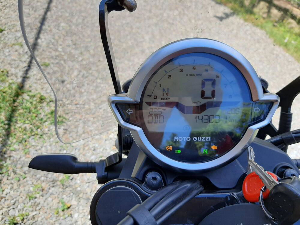 Moto Guzzi V7 Stone Centenario (2021 - 22)