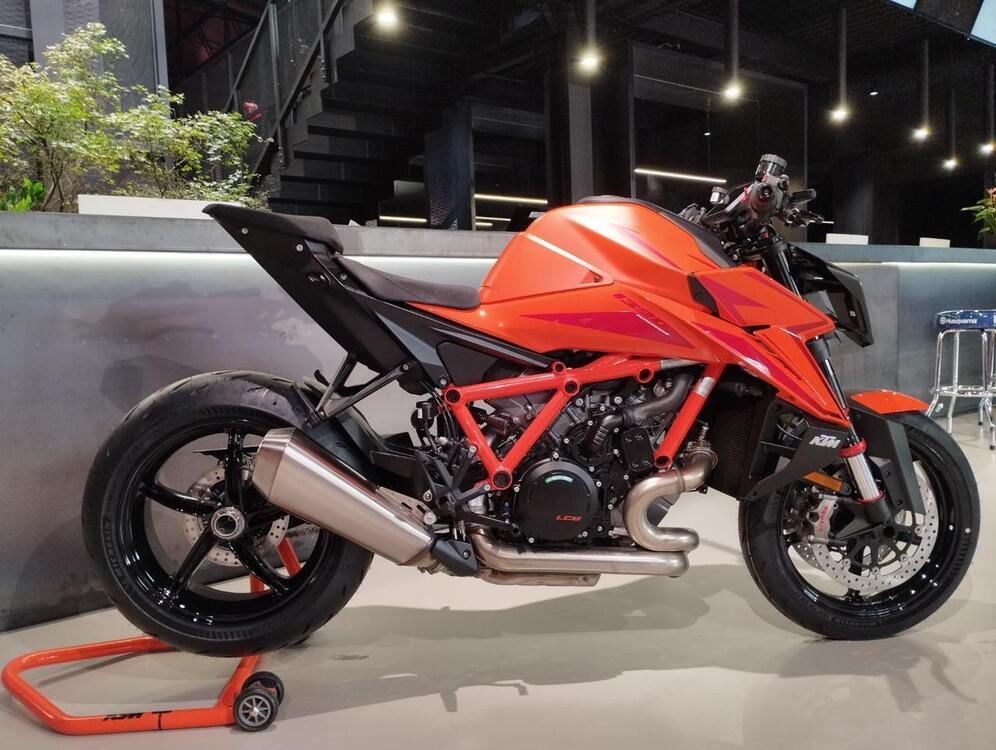 KTM 1390 Super Duke R (2024) (2)