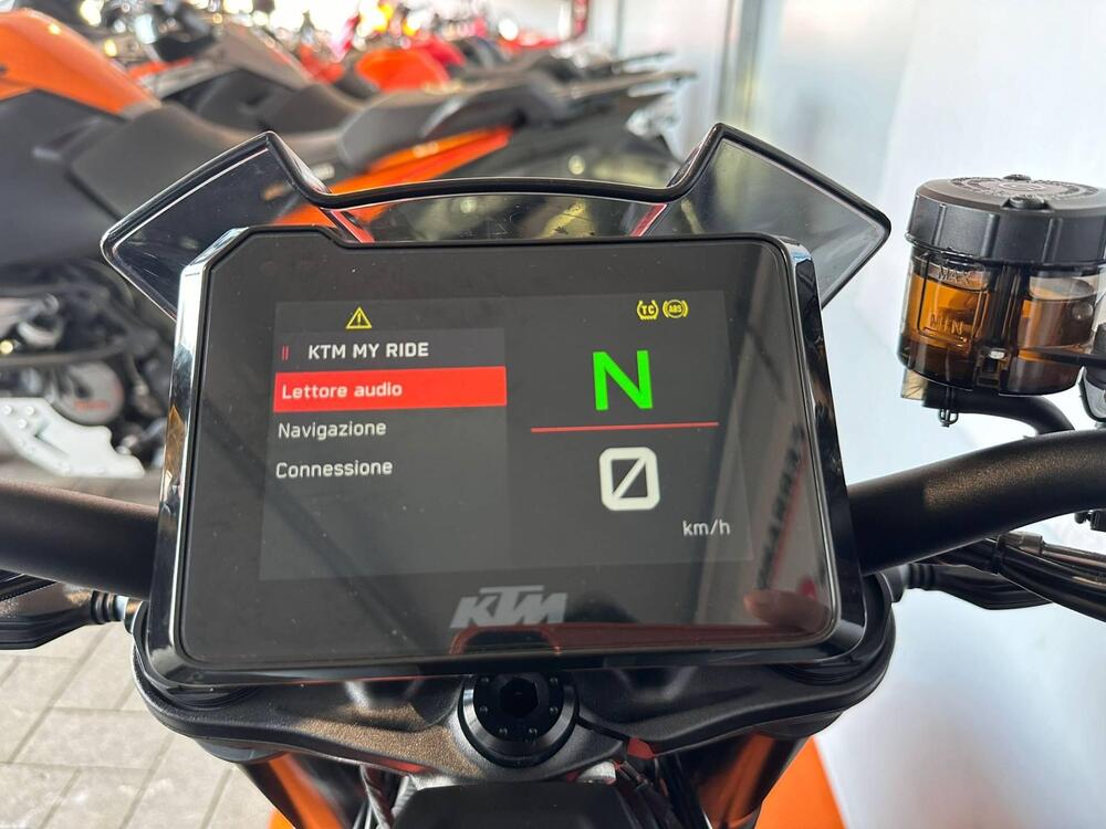 KTM 1290 Super Duke R (2021) (2)