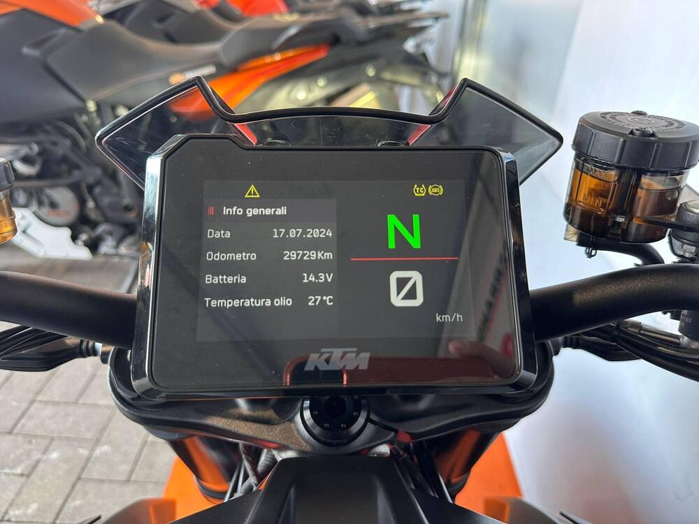 KTM 1290 Super Duke R (2021) (4)