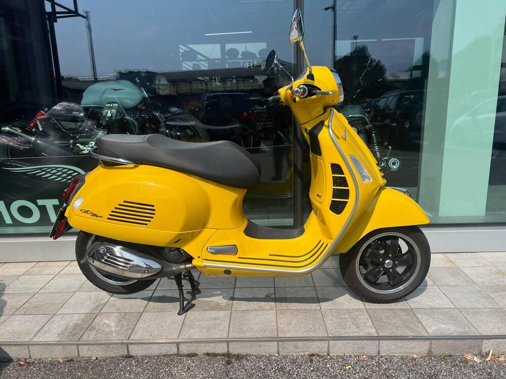 Vespa GTS 300 Super Hpe (2021 - 22) (2)