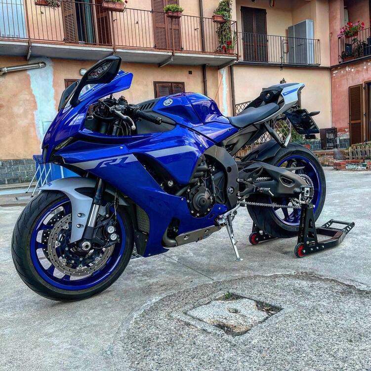 Yamaha YZF R1 (2020 - 24) (2)