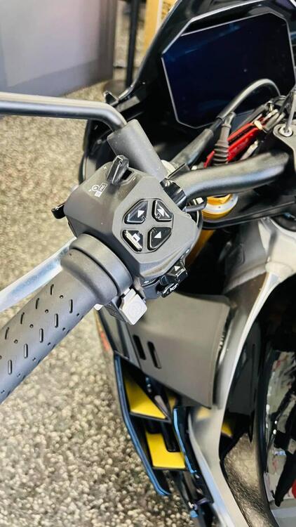 Aprilia Tuono 1100 V4 Factory (2021 - 24) (3)